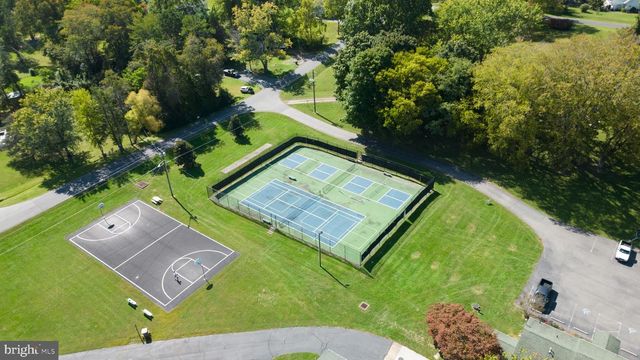 1242 N LAKESHORE DR, Louisa, VA 23093