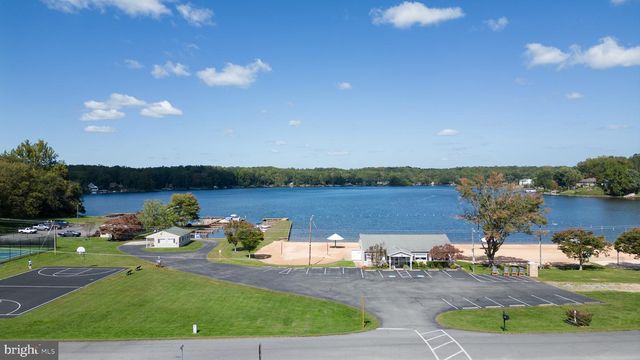 1242 N LAKESHORE DR, Louisa, VA 23093