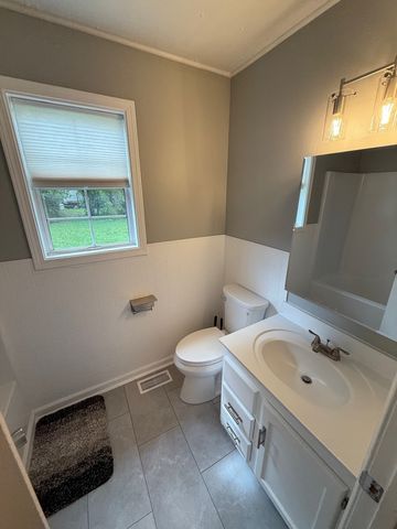 2011 Windroe Dr, Clarksville, TN 37042