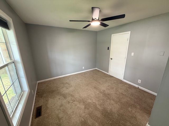 2011 Windroe Dr, Clarksville, TN 37042