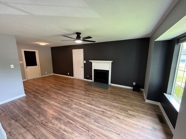 2011 Windroe Dr, Clarksville, TN 37042