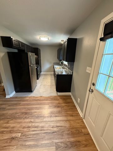 2011 Windroe Dr, Clarksville, TN 37042