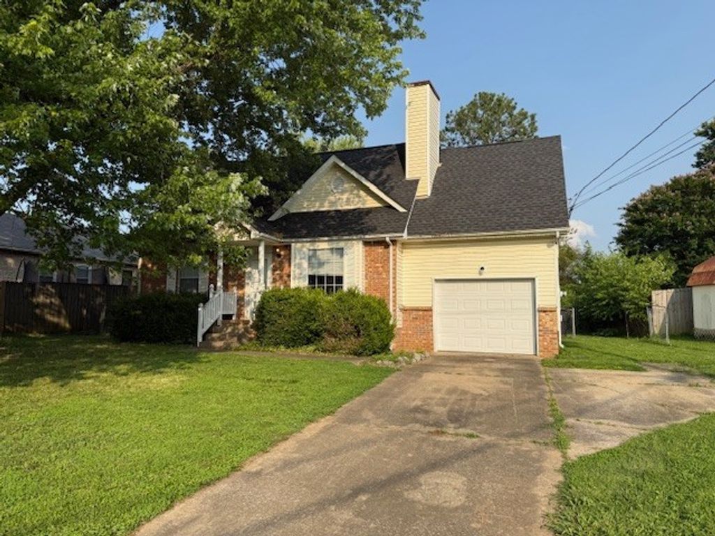 2011 Windroe Dr, Clarksville, TN 37042