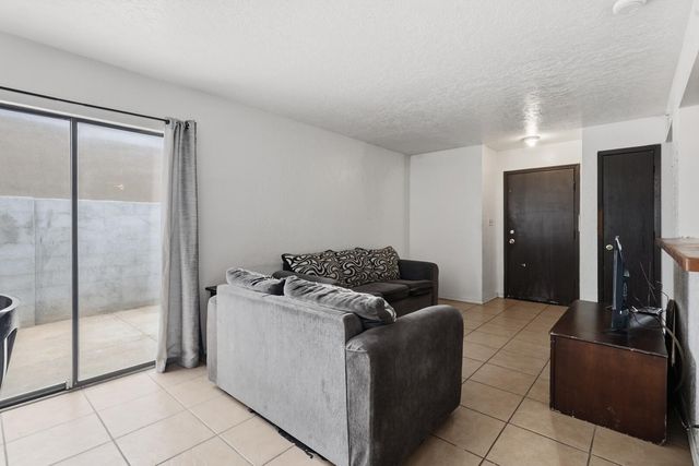 123 Merlida Court SW, Albuquerque, NM 87121