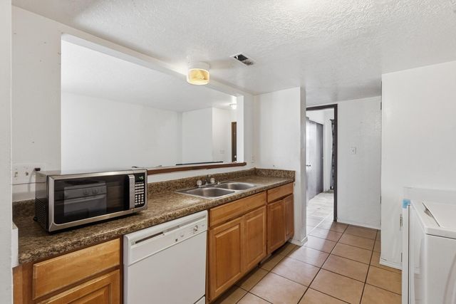 123 Merlida Court SW, Albuquerque, NM 87121