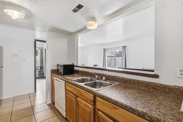 123 Merlida Court SW, Albuquerque, NM 87121