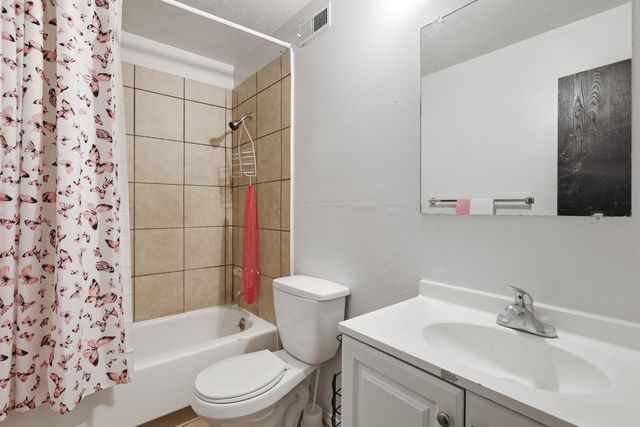 123 Merlida Court SW, Albuquerque, NM 87121