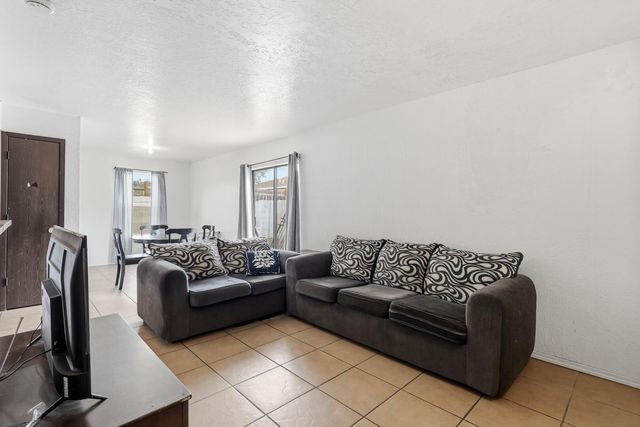 123 Merlida Court SW, Albuquerque, NM 87121