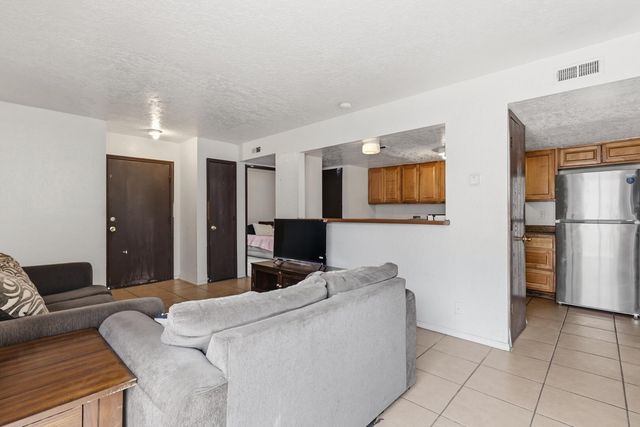 123 Merlida Court SW, Albuquerque, NM 87121