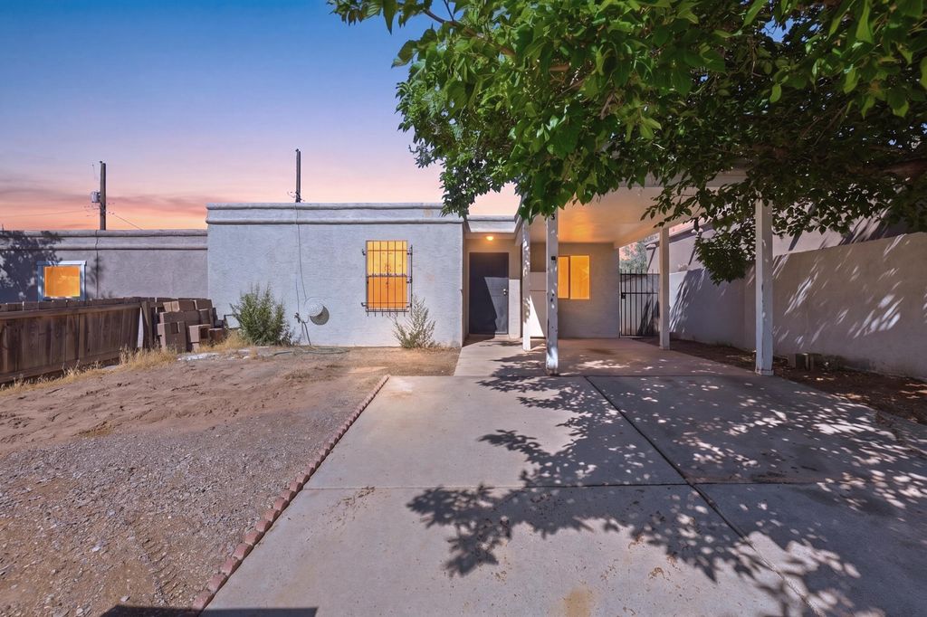123 Merlida Court SW, Albuquerque, NM 87121