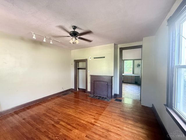 718 Greenwood Avenue, Cincinnati, OH 45229