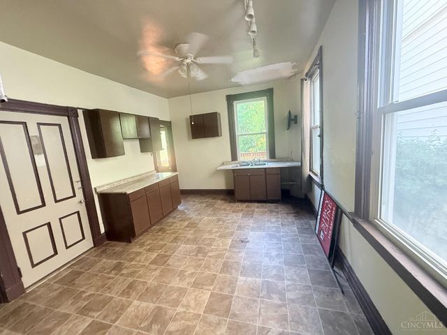 718 Greenwood Avenue, Cincinnati, OH 45229