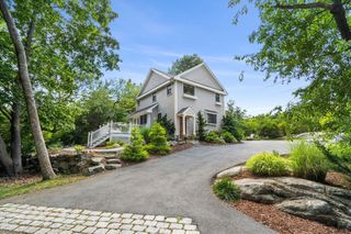 3 Cabot Ln, Gloucester, MA 01930