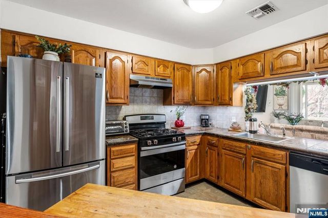 48 Quartz Lane, Paterson, NJ 07501