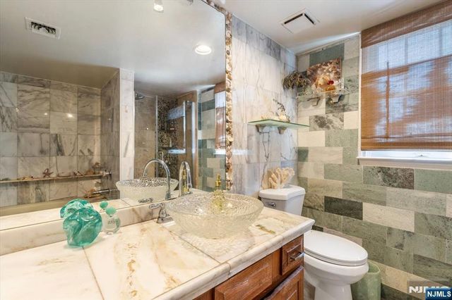 48 Quartz Lane, Paterson, NJ 07501