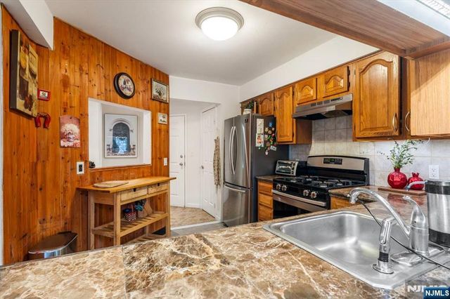 48 Quartz Lane, Paterson, NJ 07501