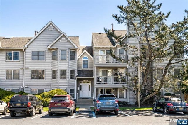 48 Quartz Lane, Paterson, NJ 07501