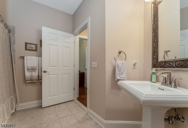 379 Victoria Dr, Bridgewater Twp., NJ 08807
