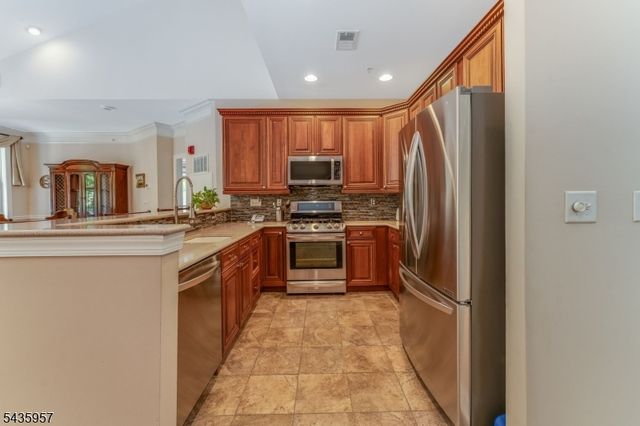 379 Victoria Dr, Bridgewater Twp., NJ 08807