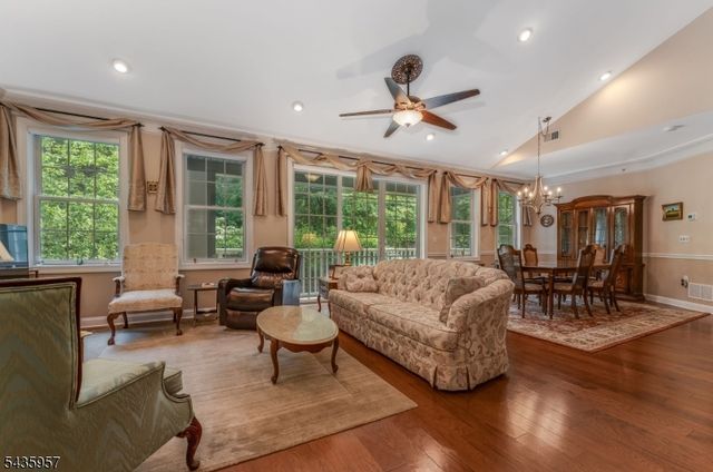 379 Victoria Dr, Bridgewater Twp., NJ 08807
