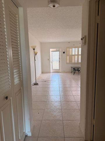4074 Cornwall D, Boca Raton, FL 33434
