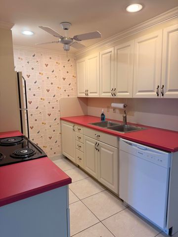 4074 Cornwall D, Boca Raton, FL 33434