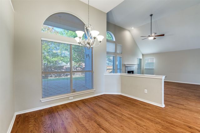 112 Falcon Creek Drive, Mckinney, TX 75072