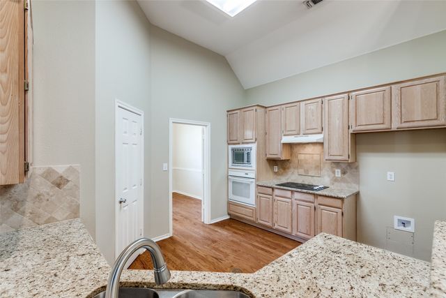 112 Falcon Creek Drive, Mckinney, TX 75072