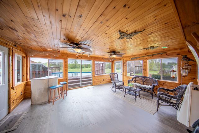 141 W 900 N, Chesterton, IN 46304