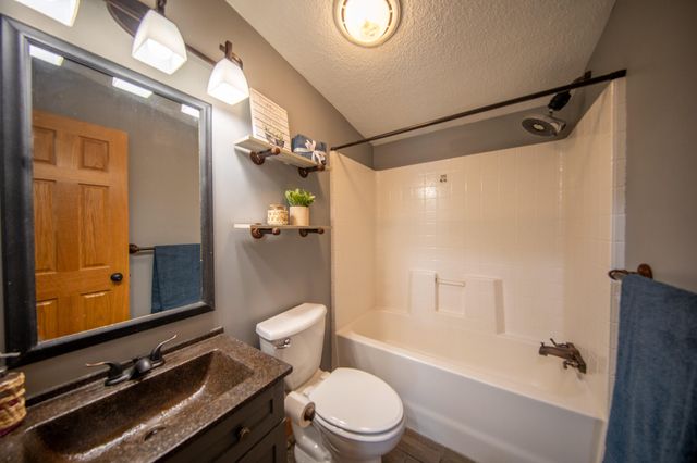 141 W 900 N, Chesterton, IN 46304