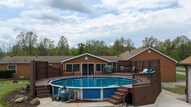 141 W 900 N, Chesterton, IN 46304