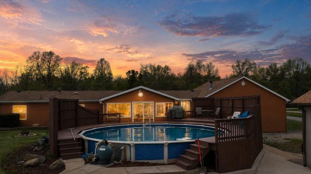 141 W 900 N, Chesterton, IN 46304