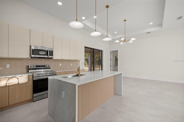 8269 SW 138TH TERRACE, Dunnellon, FL 34432