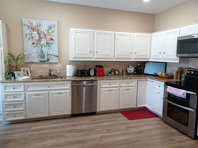 3611 Soft Wind Court, Grapevine, TX 76051