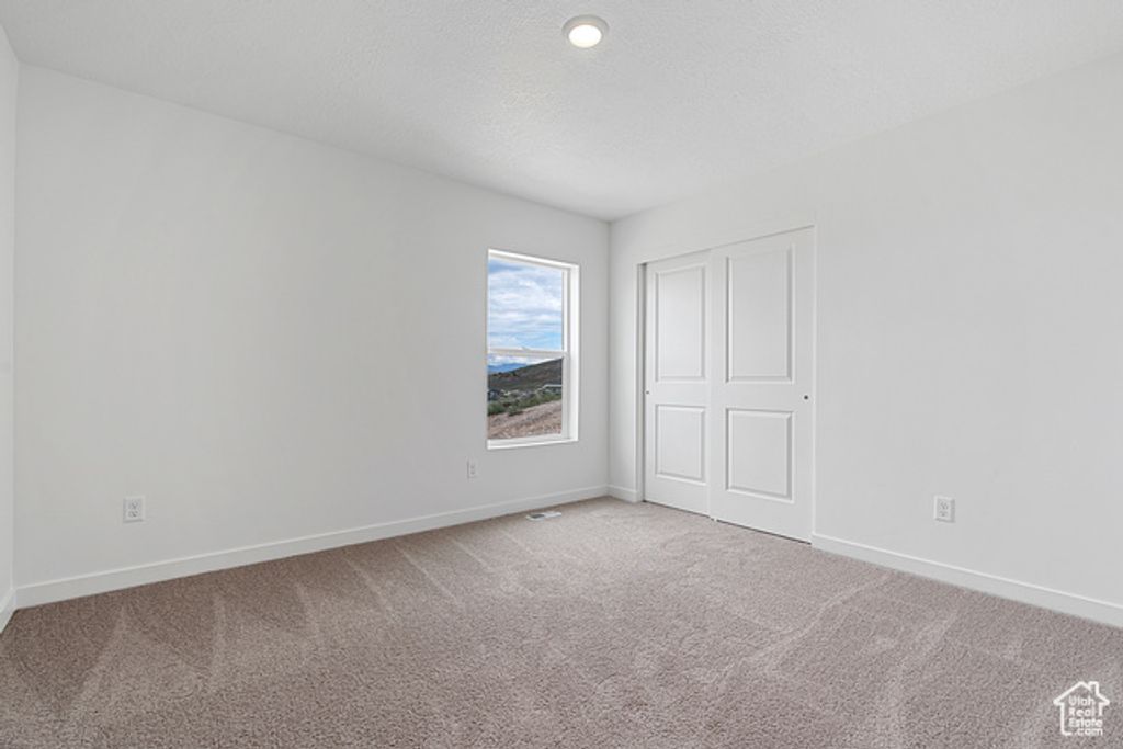 Image 11 of property listing at 7210 OQUIRRH RANCH PKWY, Eagle Mountain, UT 84005