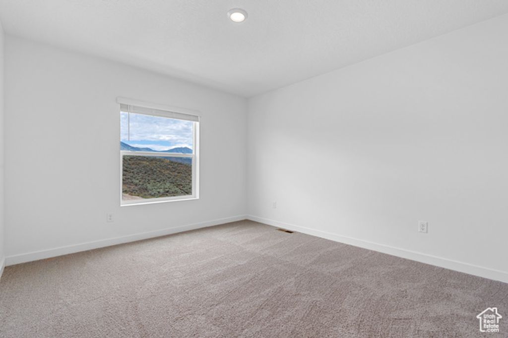 Image 12 of property listing at 7210 OQUIRRH RANCH PKWY, Eagle Mountain, UT 84005