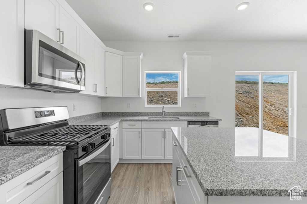 Image 5 of property listing at 7210 OQUIRRH RANCH PKWY, Eagle Mountain, UT 84005