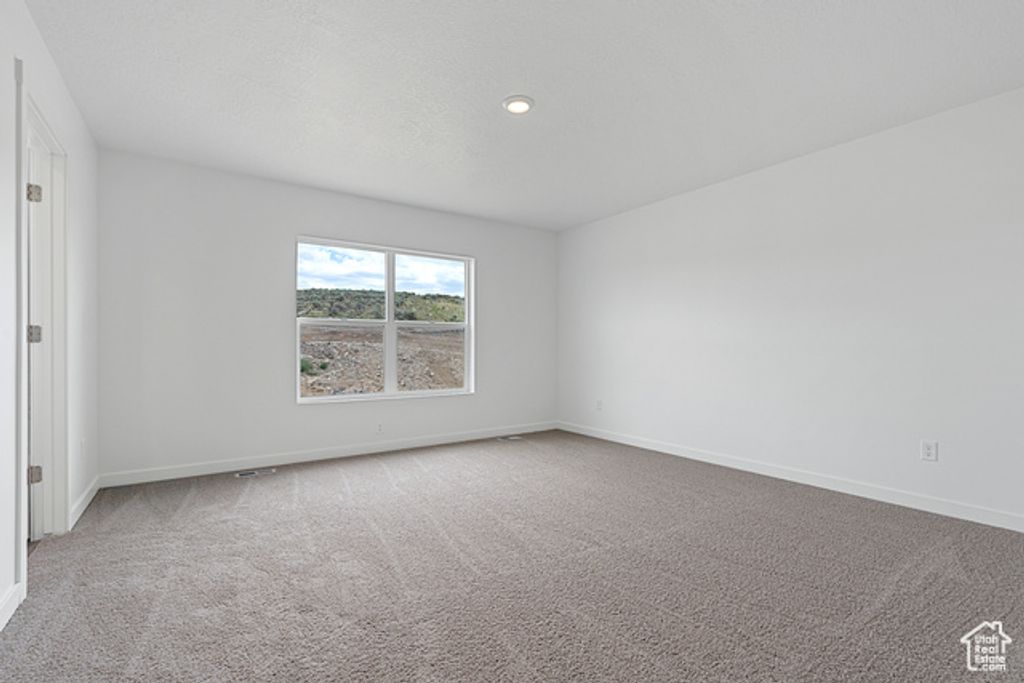 Image 9 of property listing at 7210 OQUIRRH RANCH PKWY, Eagle Mountain, UT 84005