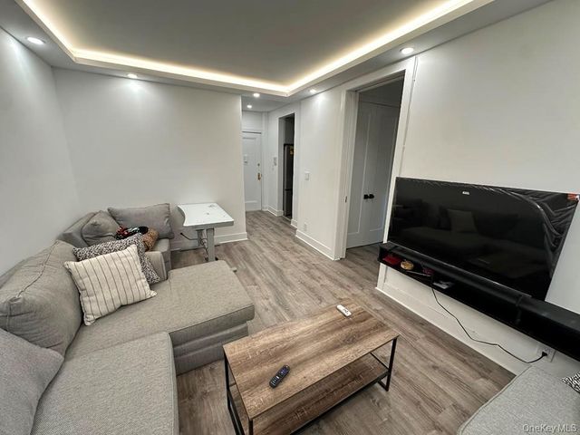 83-52 Talbot Street 2G, Kew Gardens, NY 11415