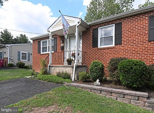 703 W COUNTY LINE RD, Warminster, PA 18974
