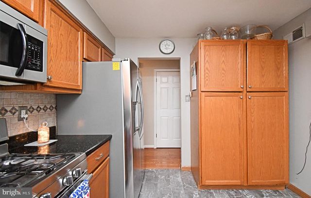 703 W COUNTY LINE RD, Warminster, PA 18974