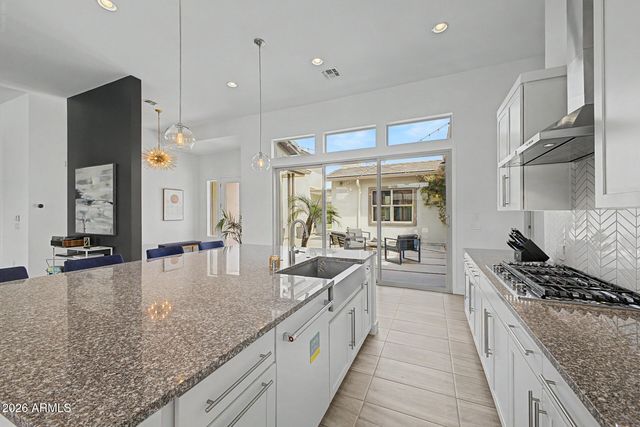 3671 E AQUARIUS Place, Chandler, AZ 85249