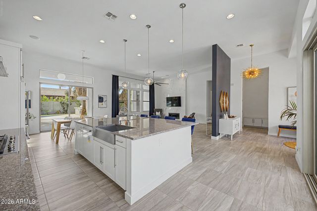 3671 E AQUARIUS Place, Chandler, AZ 85249