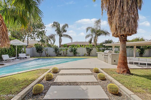3671 E AQUARIUS Place, Chandler, AZ 85249