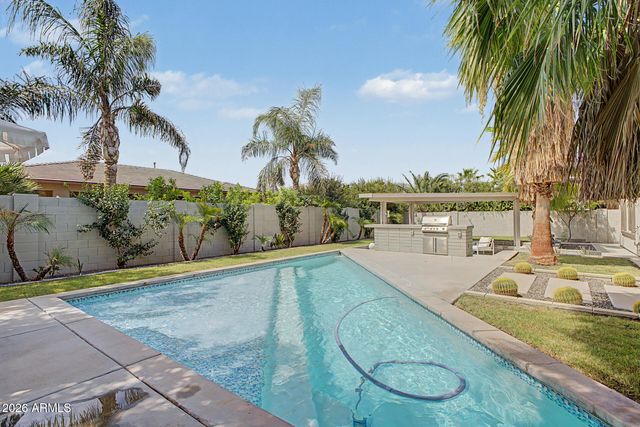 3671 E AQUARIUS Place, Chandler, AZ 85249