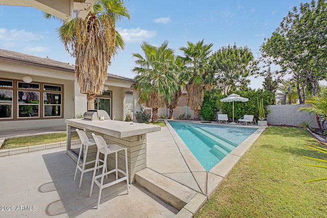 3671 E AQUARIUS Place, Chandler, AZ 85249