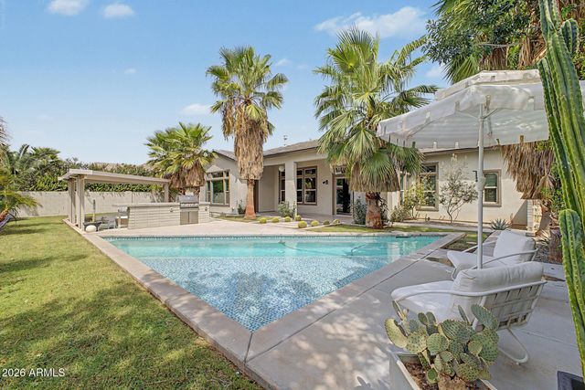 3671 E AQUARIUS Place, Chandler, AZ 85249