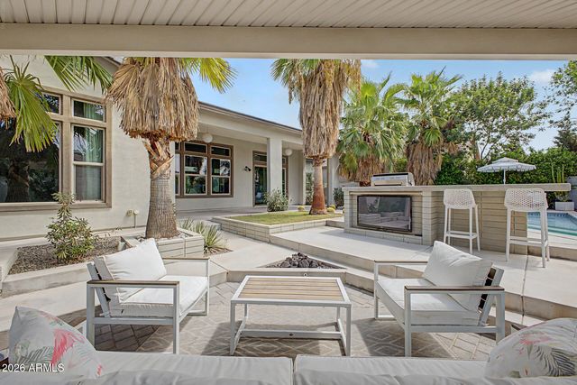 3671 E AQUARIUS Place, Chandler, AZ 85249