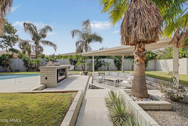 3671 E AQUARIUS Place, Chandler, AZ 85249