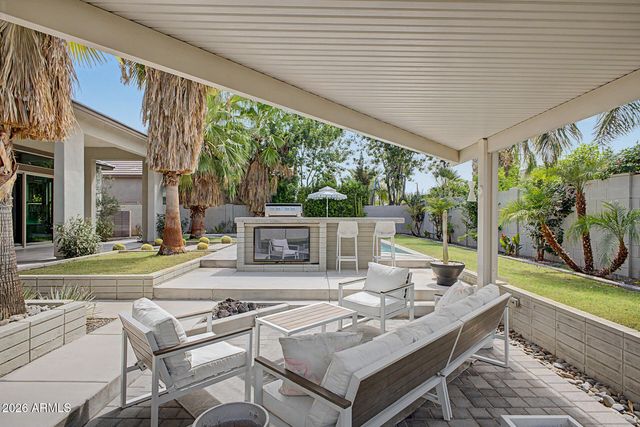 3671 E AQUARIUS Place, Chandler, AZ 85249